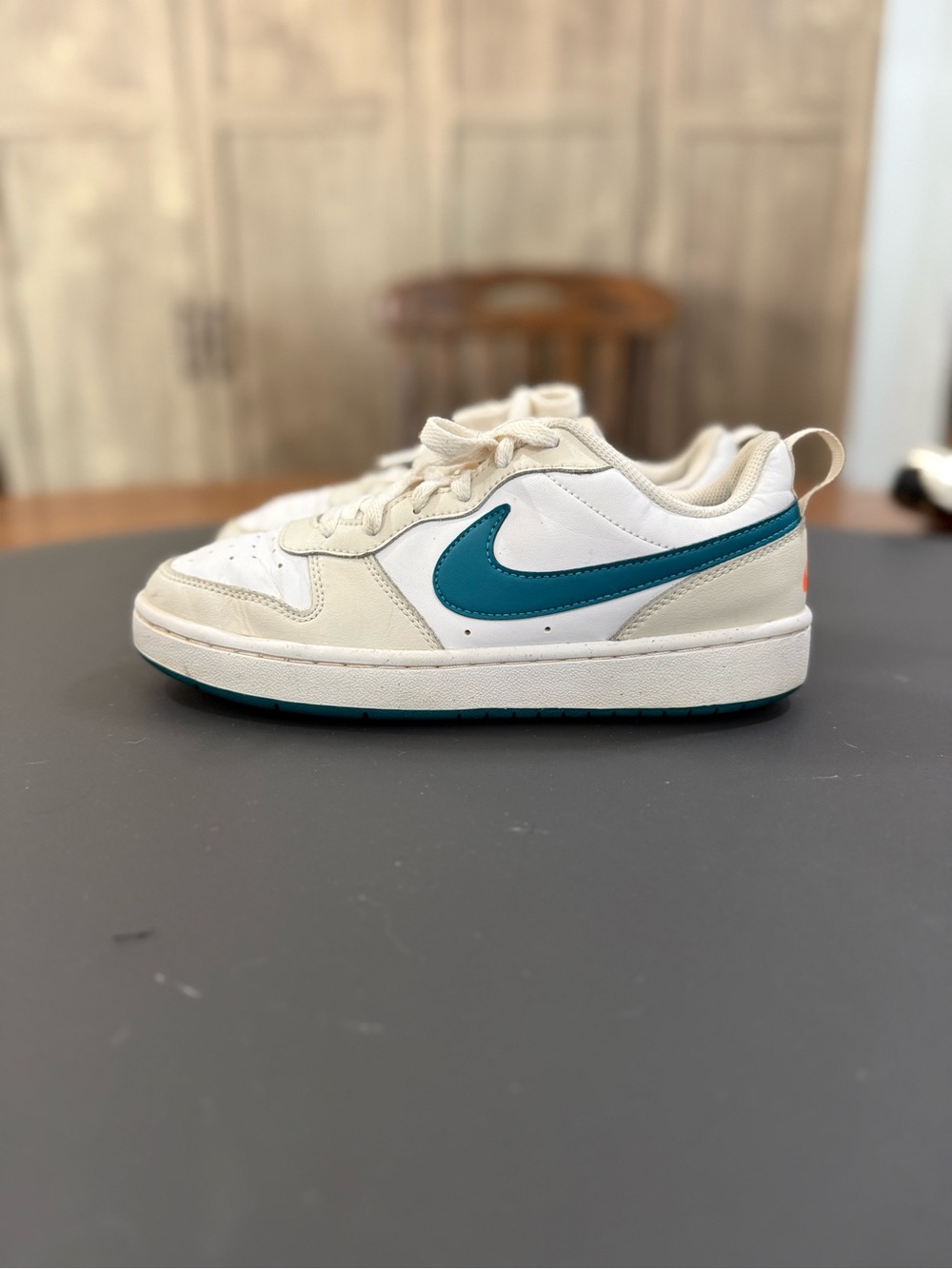 Nike Court Borough Low 2